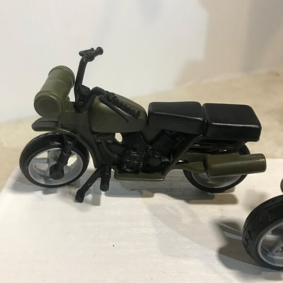 Pair Of Vintage Green Toy Military Motorcycles for Action Figures - Picture 8 of 15